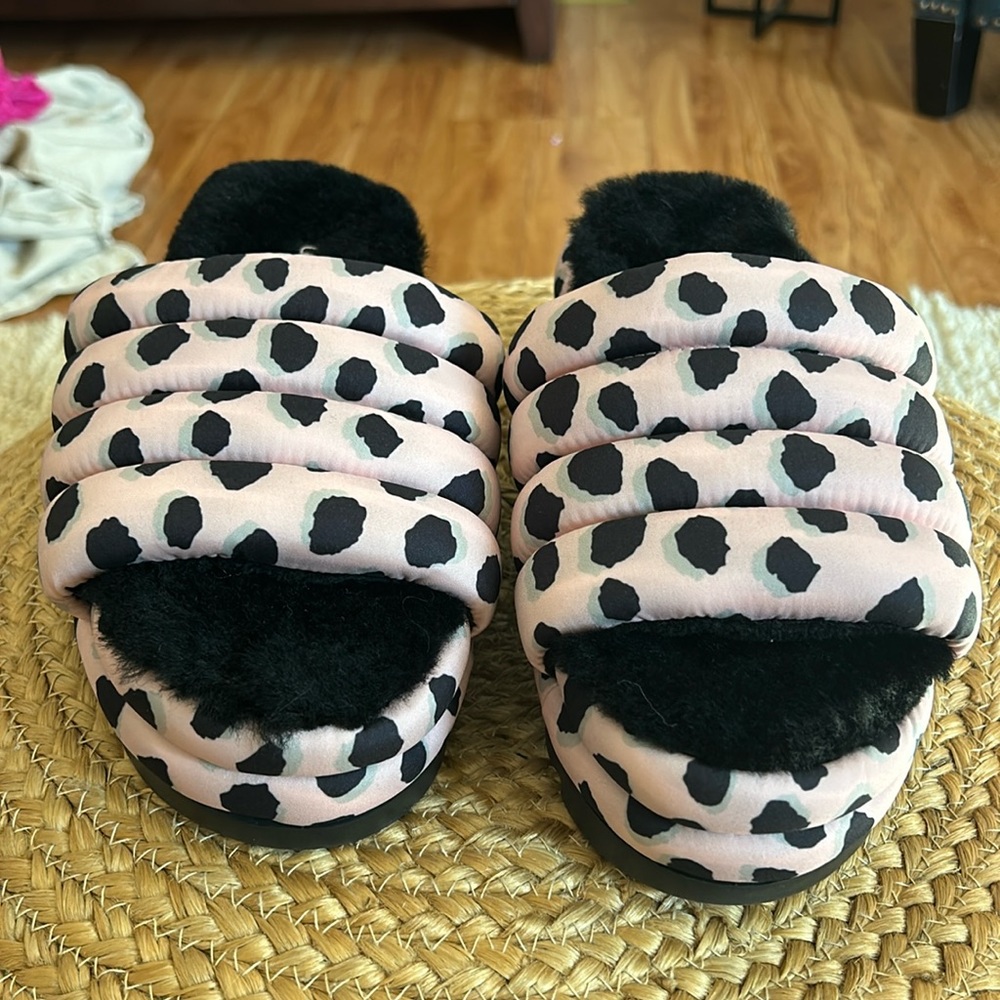 Almost new black and pink Ugg no box